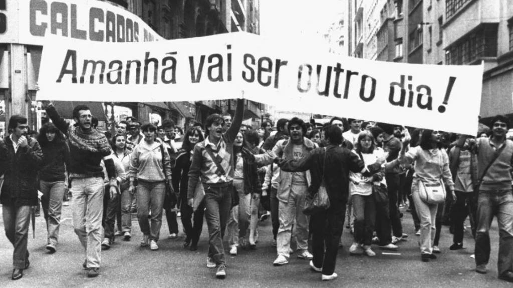 Redemocratização e Período Contemporâneo (1985 até hoje)